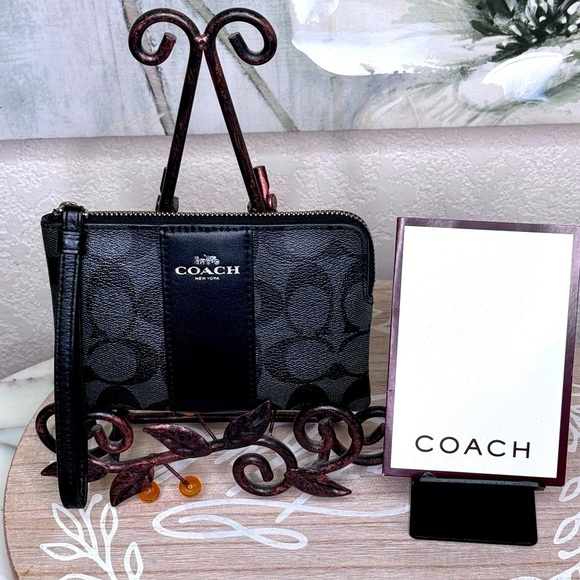 Coach Handbags - SOLD⭐️⭐️⭐️⭐️NWOT Coach Corner Zip Wristlet Signature Canvas (GREY + Black)